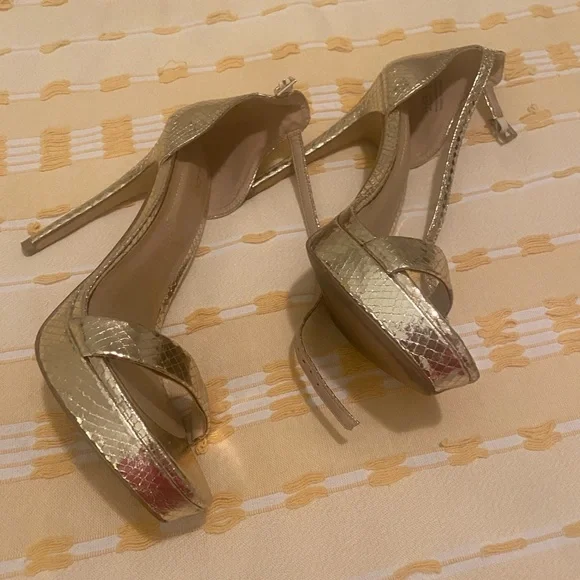 Aldo Shimmering Gold Snakeskin Heels - Picture 1 of 5